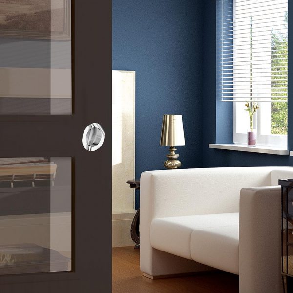 Ambiance image of our round flush pull handle - Extra thin - Chrome-plated metal